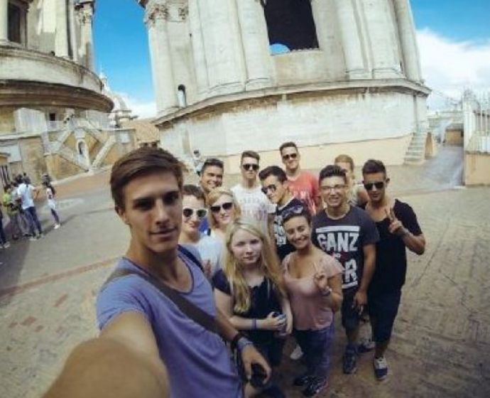 Klasse beim Selfie in Rom
