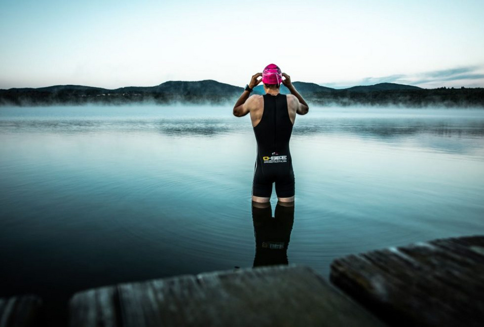 Philipp Ansorge im Wasser vor Triathlon-Start