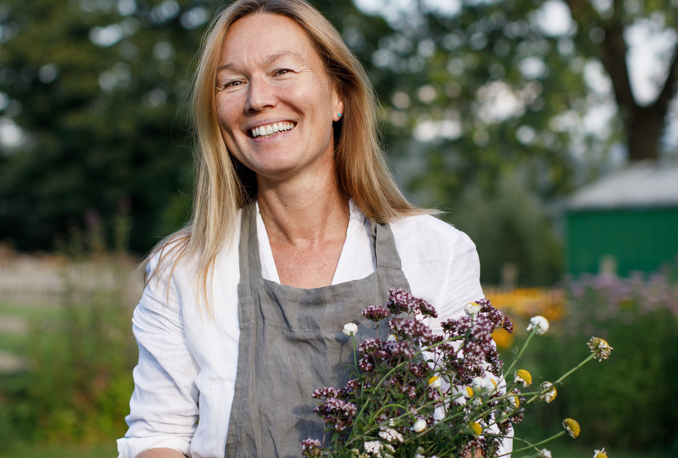Dr. Britta Rösch in der Natur.