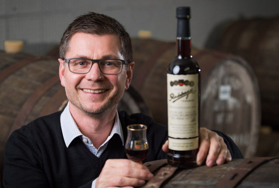 Thomas Tiebel mit Radeberger Kräuterlikör
