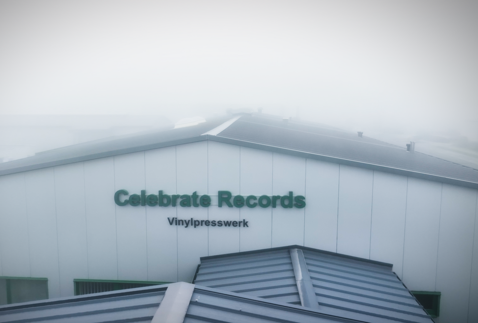 Celebrate Records Firmenzentrale im Nebel