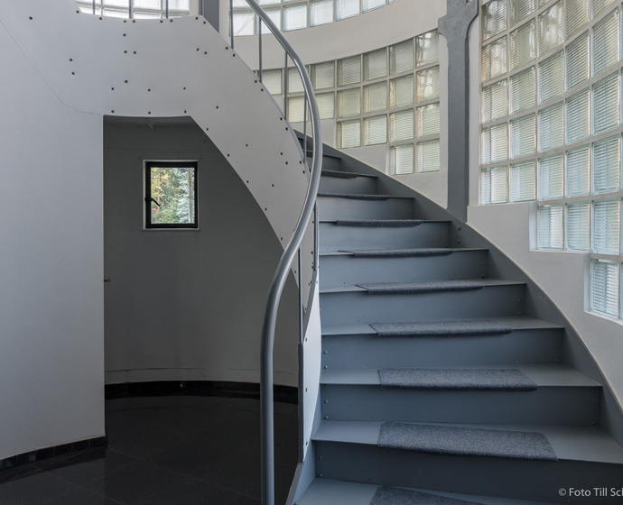 Treppenaufgang im Wohnhaus Max Feistel