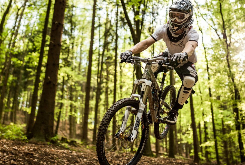 Mountainbiker bei der Abfahrt