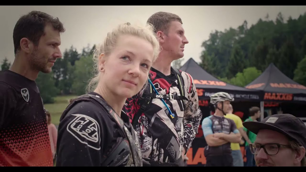 Als „So geht sächsisch.“ Fahrer bei der Deutschen Meisterschaft der Mountainbike Enduro