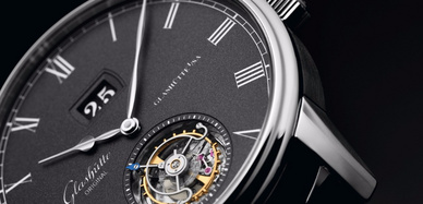 Schwarze Glashütte-Uhr