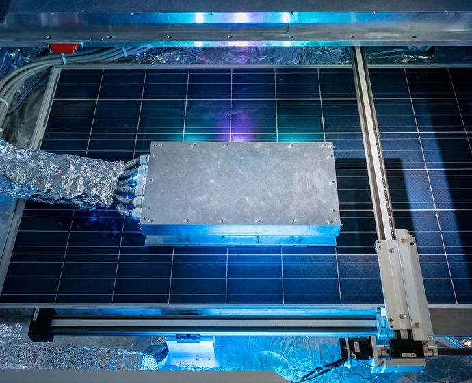 Prototypenanlage zu Trennung von Photovoltaik-Modulen der Firma FLAXRES