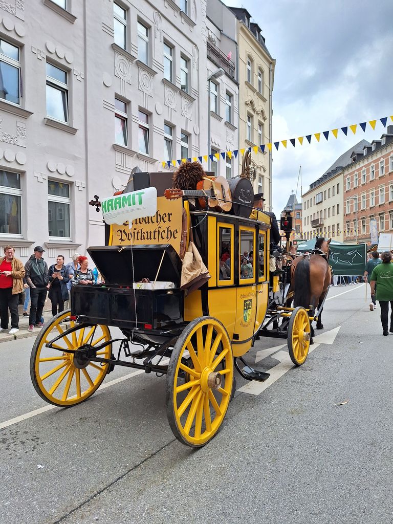 Tag Der Sachsen Aue Stressfrei Anreisen Mit Dem Shuttlebus Ihr Ultimativer Guidefeed